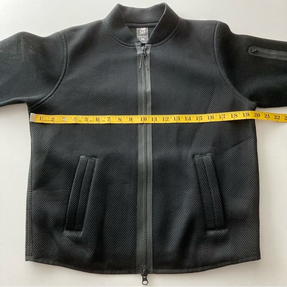 New Balance Women’s Polyester Mesh Bomber jacket 24/7 In Black Size Medium - Picture 7 of 13